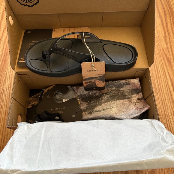 ASTRAL Rosa Flip Flops Covertible Sandals Black 8 40 - Picture 3 of 4